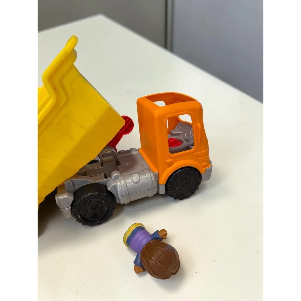 Fisher Price Little People Dump Truck 1  Figure everything's works!
